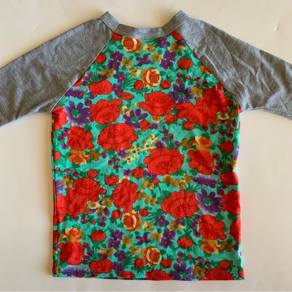 🙂4/$20 Girl Bundle of Shirt/Short - Picture 3 of 8